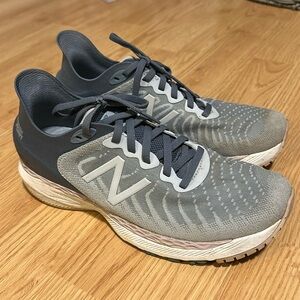 New balance tennis shoes